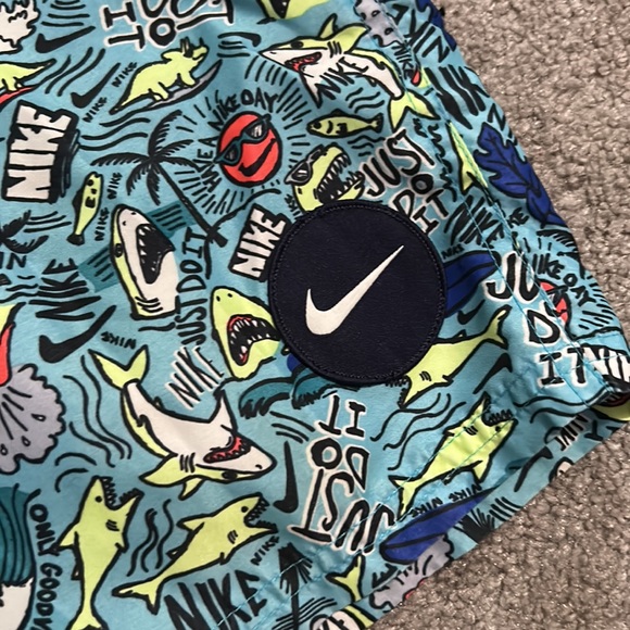 Boys Nike bathing suit size S (8-10) - Picture 2 of 4